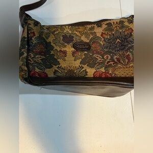Floral Tapestry Shoulder Bag vintage 1980 in very good condition